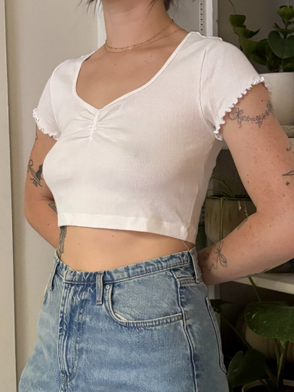 Topshop White Ribbed Lettuce-Edge Cropped Tee - 10